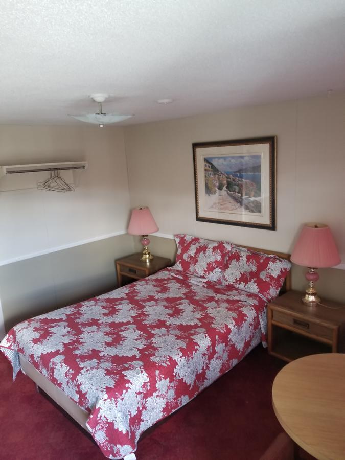 Twin Oaks Motel Orono Exteriér fotografie