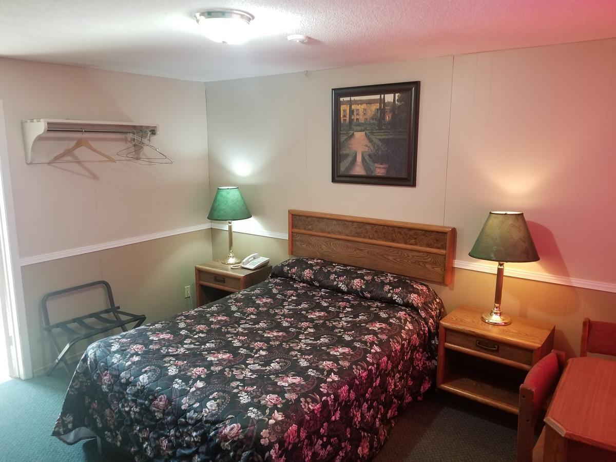 Twin Oaks Motel Orono Exteriér fotografie